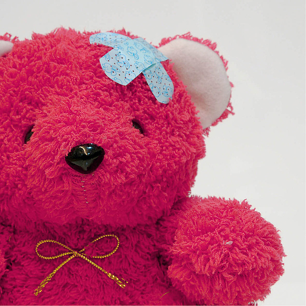 Pink teddy bear with a patch on his head. Photo source: Thitinat. K - fotolia.com
