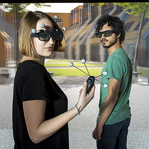 Studierende des Masterstudiums Information and Computer Engineering an der TU Graz mit 3D Brillen 