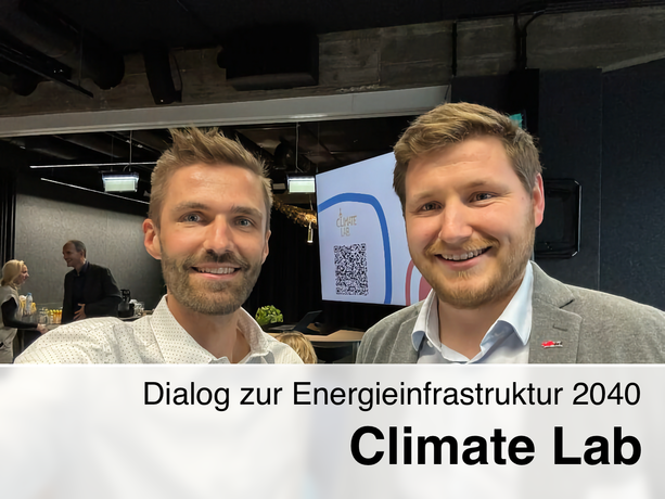 Robert Gaugl and Alexander Konrad in front of a screen with the Climate Lab logo.