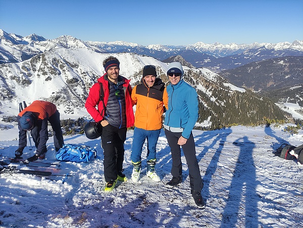 Three members of the institute made a ski tour to the 2055 m high Triebenkogel in Upper Styria and enjoyed afterwards the skiing descent.