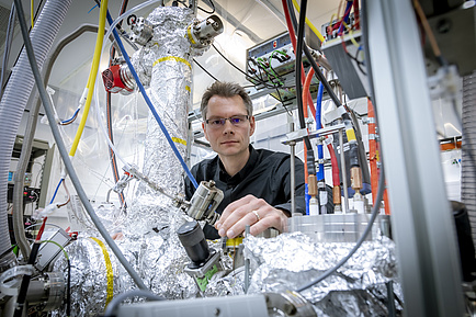 Researchers before femtosecond lasers