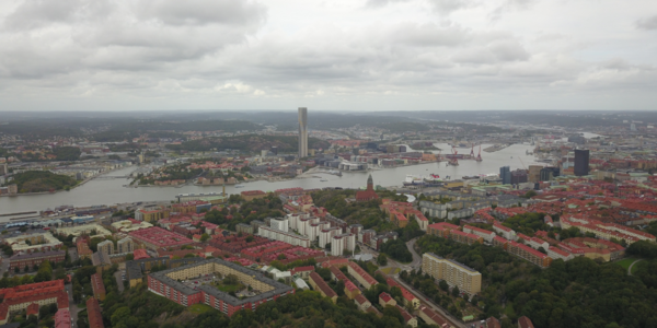 Luftaufnahme von Göteborg mit Blick auf die Stadt und Fluss. 