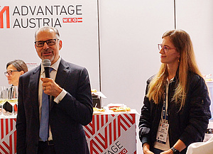 ESA DG Josef Aschbacher und ESA Reserveastronautin Carmen Possing am Österreich-Stand - photo credit: P. Schrotter 