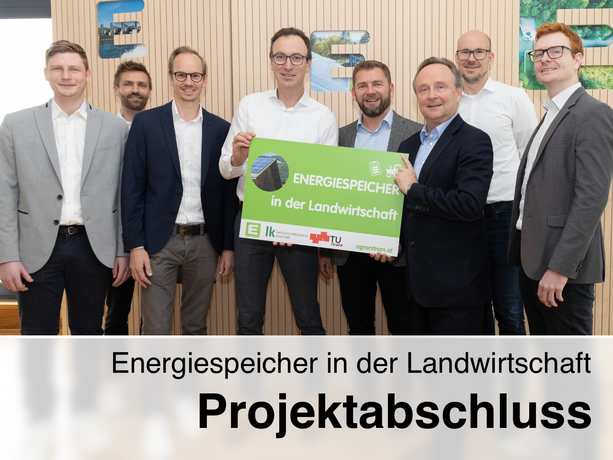 A group of people standing in front of a sign that says "Energiespeicher in der Landwirtschaft".