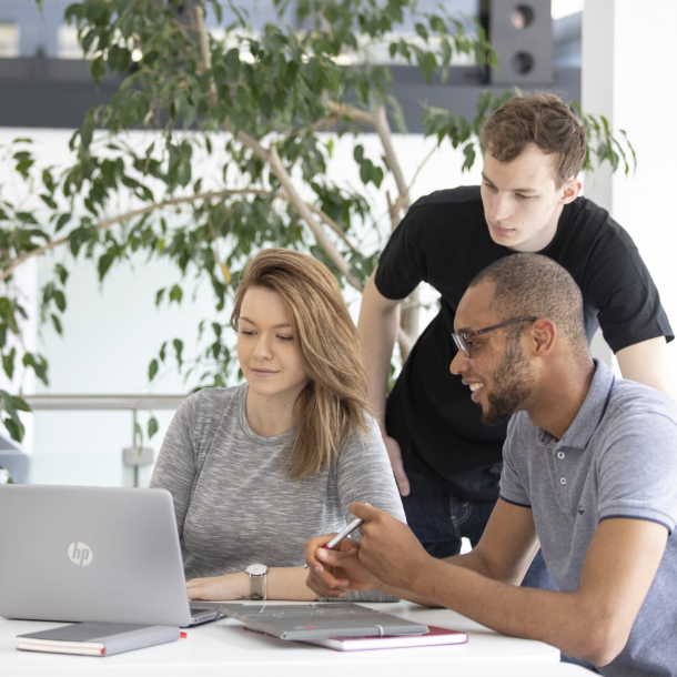 3 young people with a notebook