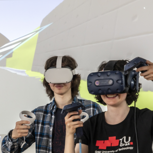Personen mit Virtual Reality Brillen