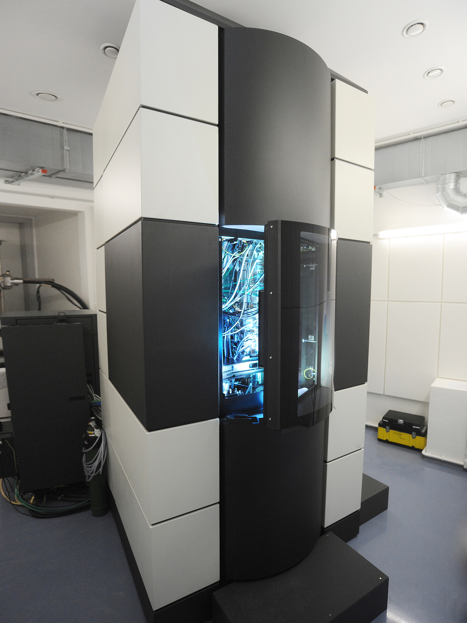 ASTEM – one of the Most Powerful Electron Microscopes in the World - TU